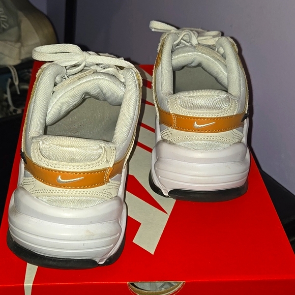 Nike AL8 - Picture 2 of 5